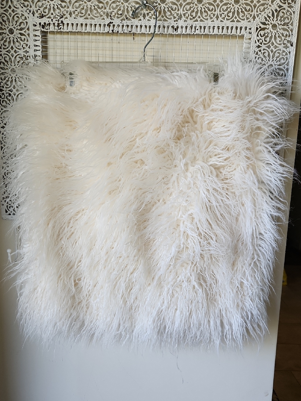 Pottery Barn Faux Fur Ivory 18x18 Square Pillow Cover Plush Mongolian